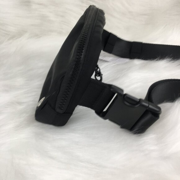 LULULEMON Everywhere Belt Bag in Heritage Jaquard NEW Limited Edition - Picture 4 of 10